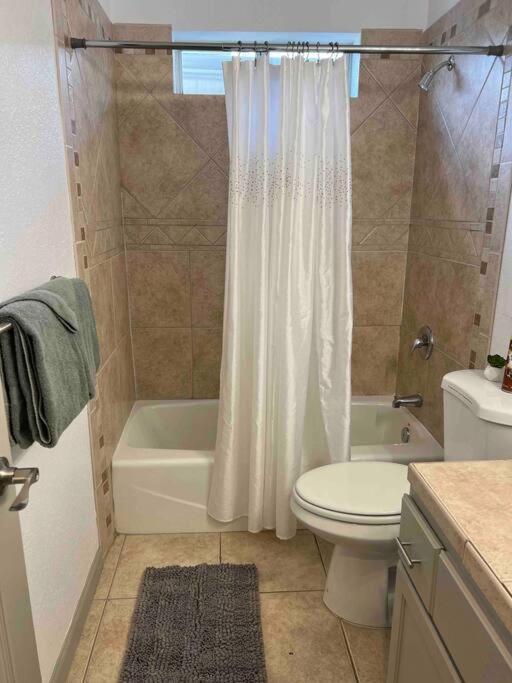 Spacious Getaway! Pool, Spa, Sleeps 9 Lake Havasu City Extérieur photo