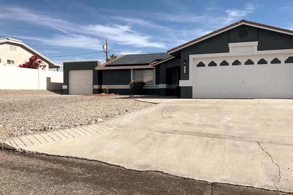 Spacious Getaway! Pool, Spa, Sleeps 9 Lake Havasu City Extérieur photo