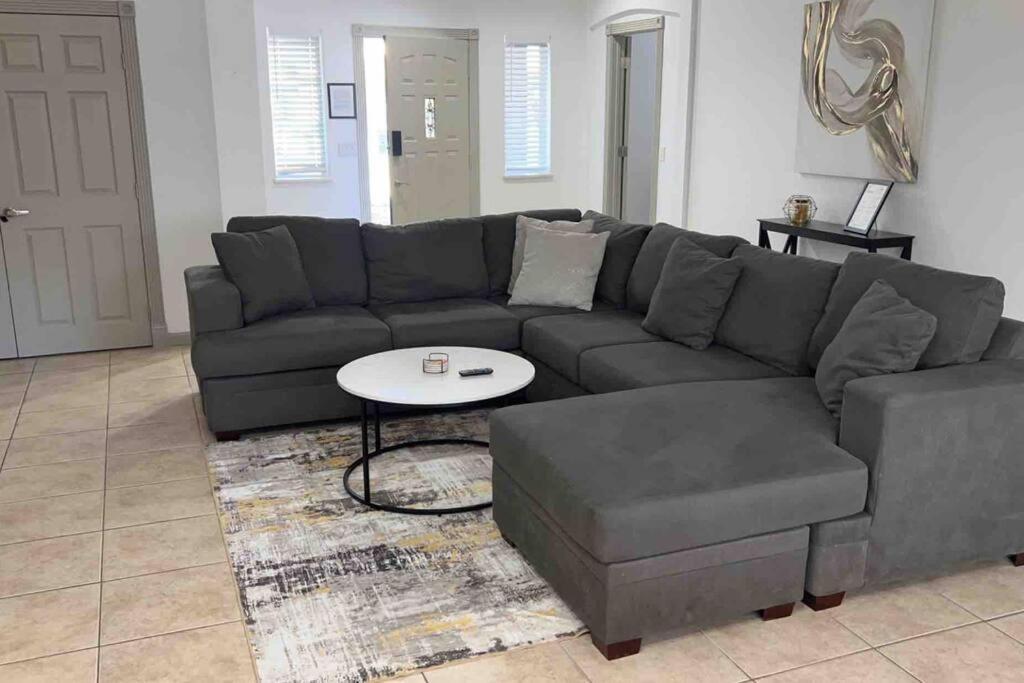 Spacious Getaway! Pool, Spa, Sleeps 9 Lake Havasu City Extérieur photo