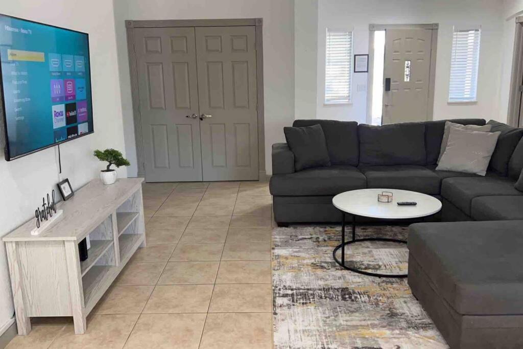 Spacious Getaway! Pool, Spa, Sleeps 9 Lake Havasu City Extérieur photo