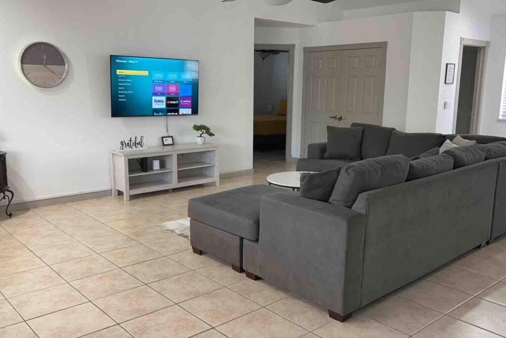 Spacious Getaway! Pool, Spa, Sleeps 9 Lake Havasu City Extérieur photo