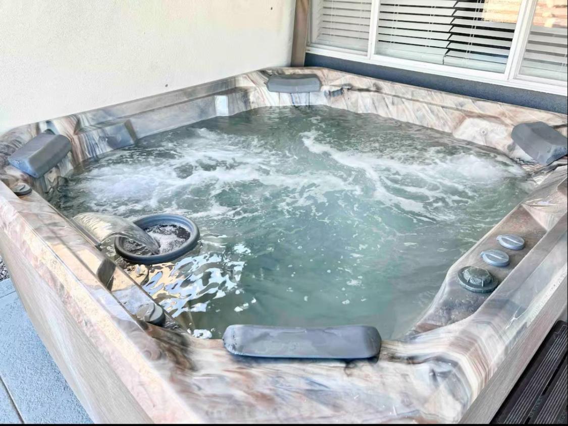 Spacious Getaway! Pool, Spa, Sleeps 9 Lake Havasu City Extérieur photo