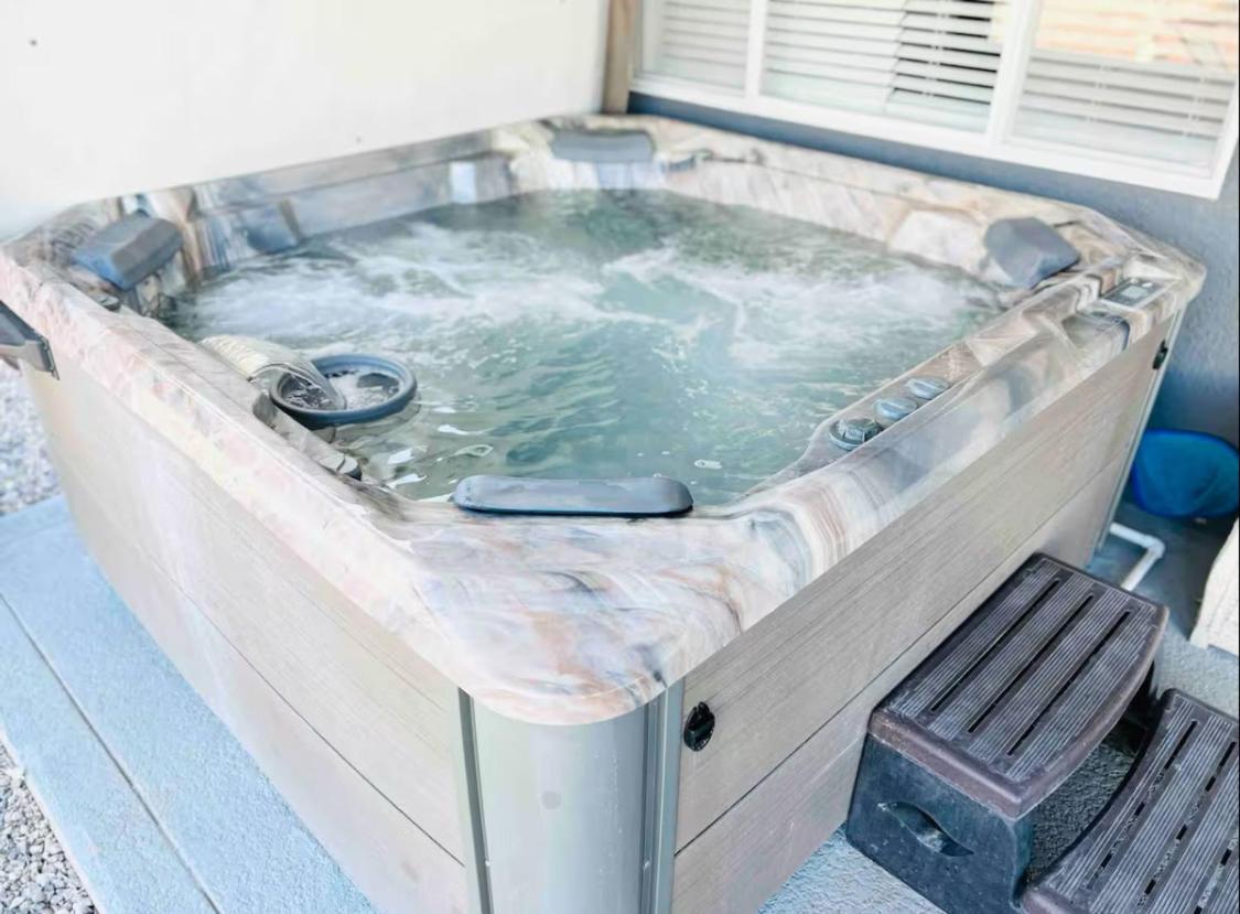 Spacious Getaway! Pool, Spa, Sleeps 9 Lake Havasu City Extérieur photo